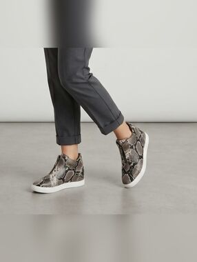 Blondo Glenda Women's Waterproof Leather Python Snake Embossed Bootie Size 8